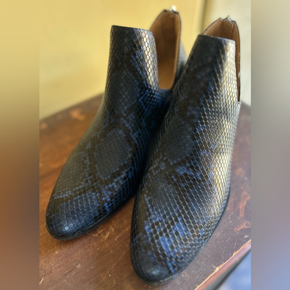 ❌❌SALE New Direction BNWOT Snakeskin Pattern Ankle Boots